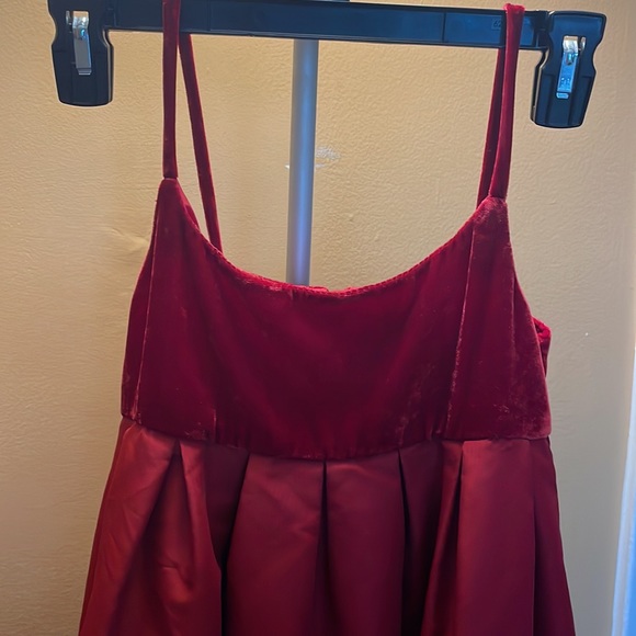 Girls formal gown - Picture 3 of 6